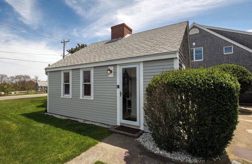 North Truro House | Charming Beachside Bungalow
