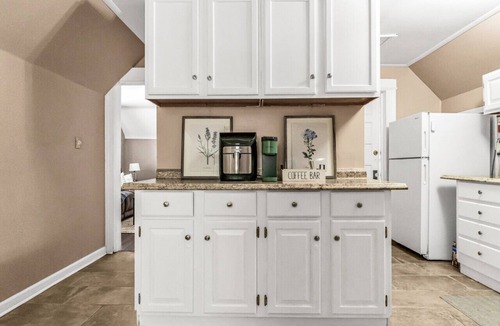 Bridgeport Apartment | Charming bedroom near Yale Hosp/Bridgeport