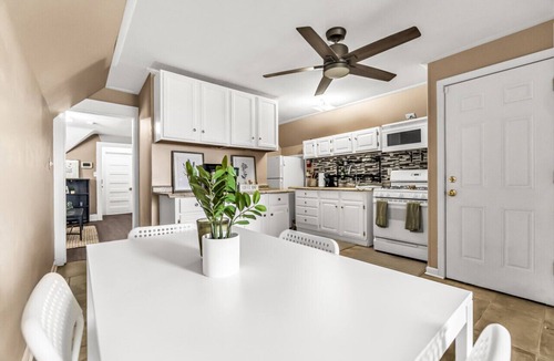 Bridgeport Apartment | Charming bedroom near Yale Hosp/Bridgeport