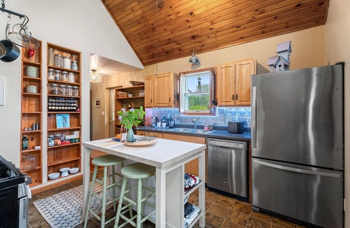 Sheldrake Cottage | Charming bookworm’s cottage near Cayuga Lake. Cozy, quiet, and perfect for relaxing getaways with your favorite reads.