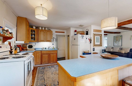 Bayville House | Charming Boothbay Harbor cottage with partial AC, full kitchen, and sun room