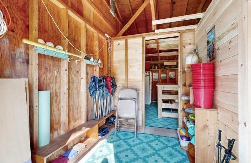 Bayville House | Charming Boothbay Harbor cottage with partial AC, full kitchen, and sun room