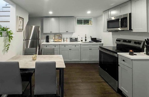 East Haven Apartment | Charming Brand New Apartment with AC in vibrant New Haven-Near Tweed Airport