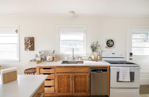 Springs House | Charming Bungalow on the Bay