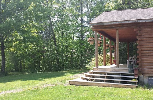 Exeter Cabin | Charming Cabin Rental with Private Front Deck near Bangor, Maine