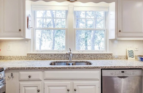 Northwest Harwich Cottage | Charming Cape Cod Cottage walking distance to the beach