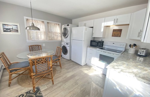 Jamestown House | Charming, Central Jamestown Cottage, walk to town/beach!