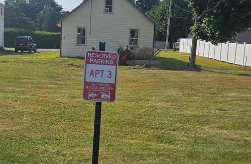 Utica Apartment | Charming Coastal Cottage 2BR 2nd Floor, UNIT 2 @ The Weaver House Guest Suites.