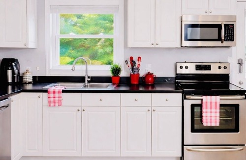 Bridgeport House | Charming Coastal Home 4BR Yard & Porch Near Beach