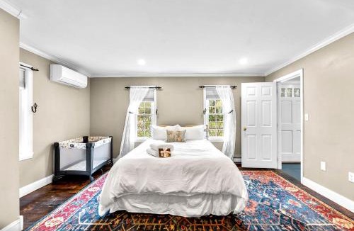 West Barnstable House | Charming Coastal Home with Fire Pit & Patio in Barnstable, Massachusetts