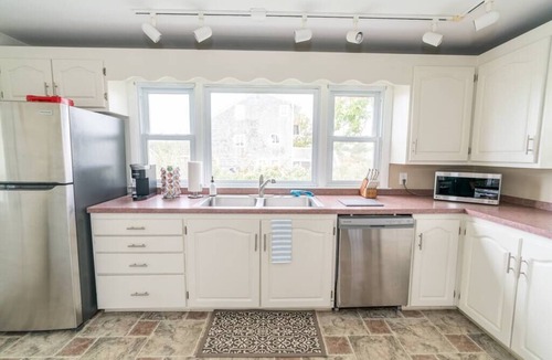 Guilford House | Charming Coastal Home | Sunroom & Baby-Friendly