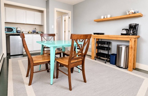 Freeport House | Charming Coastal Suite