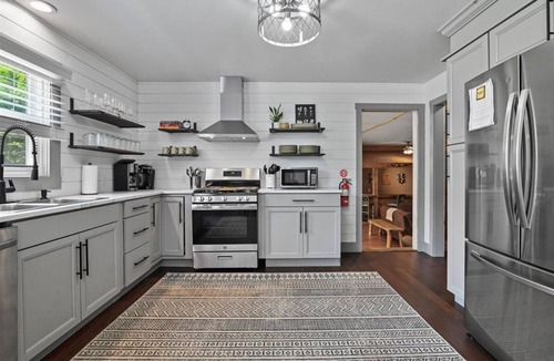 Tannersville House | Charming Colonial w/Stream Access Pet Friendly