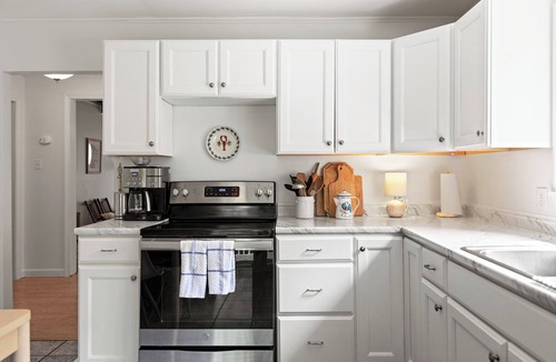Ocean Park Cottage | Charming cottage short walk to beach!