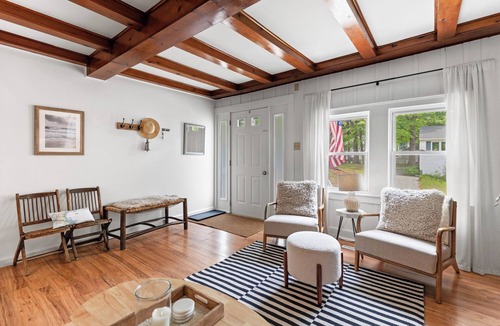 Ocean Park Cottage | Charming cottage short walk to beach!