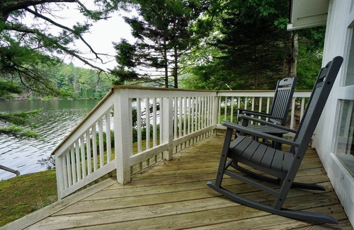 Boothbay Harbor Cottage | Charming Cottage on the Great Pond in Boothbay Harbor, Maine