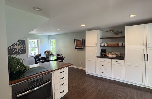 North Kingstown House | Charming cottage - 2 min walk to beach and 10 min walk to historic Wickford.
