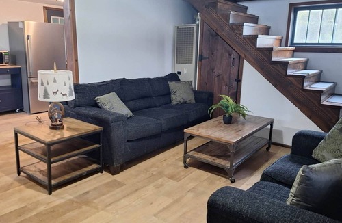 Maple View House | Charming Cottage by Lake Ontario | Firepit + Yard