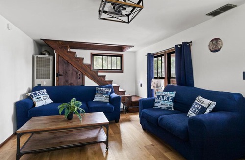 Pulaski House | Charming Cottage by Lake Ontario, Firepit and Fenced Yard