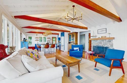East Boothbay House | Charming Cottage: Deepwater Dock, Panoramic Linekin Bay Views, Near Village