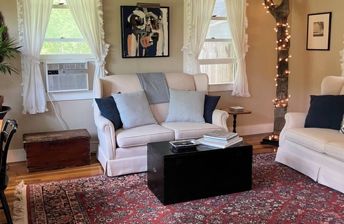 Chilmark Cottage | Charming cottage in bucolic Chilmark. Minutes to Menemsha harbor.