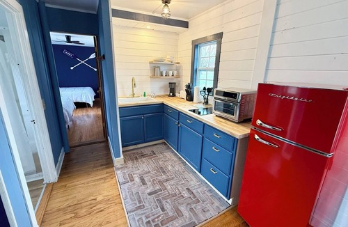 Bar Harbor Cottage | Charming cottage in Bar Harbor - Cozy fireplace, Kitchen, AC & Wi-Fi - Sleeps 6.