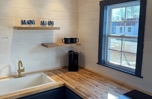 Bar Harbor Cottage | Charming cottage in Bar Harbor - Cozy fireplace, Kitchen, AC & Wi-Fi - Sleeps 6.
