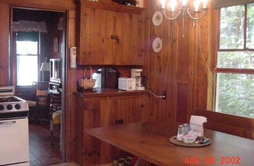 Mirror Lake Cottage | Charming Cottage on Mirror Lake, NH, lakeside, 2,400/1,800 wk.