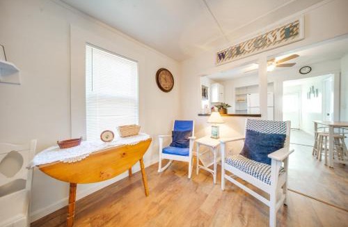 Geneva-on-the-Lake House | Charming Cottage w/Yard < 1 Mi to Lake Erie!