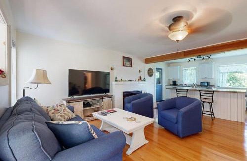 Ellsworth House | Charming Cottage with Cozy Comfort and Easy Access to Outdoor Adventures
