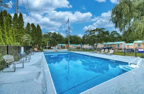 Kennebunk Cottage | Charming, Dog-Friendly Cottage w/Shared Pool - Walk to the Ocean