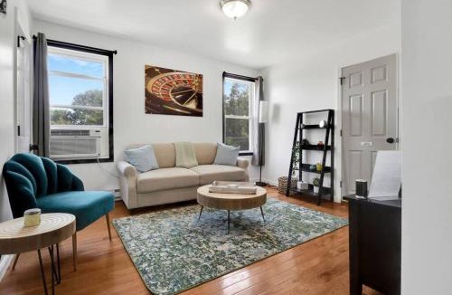 Westside Norwich House | Charming Duplex4Min to Mohegan18Min to Foxwoods