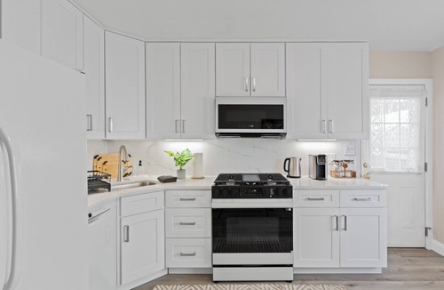 Carlstadt House | Charming Entire Home/18m to Manhattan/Home Theater