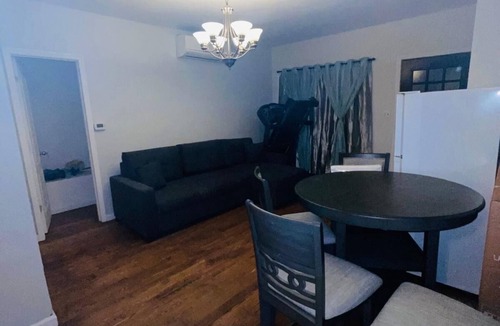 Queens House | “Charming Family-Friendly Home in a Peaceful Neighborhood- With Pool
