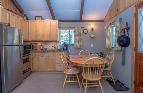 Eidelweiss Village Cottage | CHARMING FAMILY WATERFRONT COTTAGE