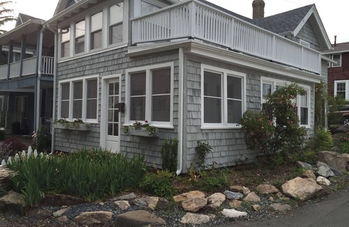 Branford Cottage | Charming Historic Cottage, 130 Footsteps To Private Beach, Sleeps Five, Peaceful