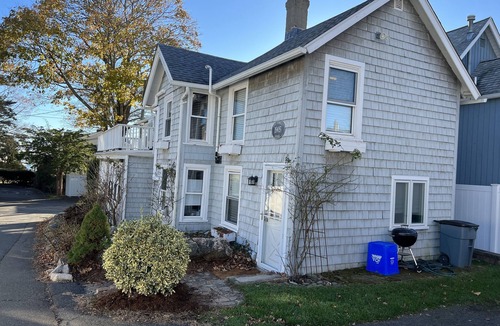 Branford Cottage | Charming Historic Cottage, 130 Footsteps To Private Beach, Sleeps Five, Peaceful