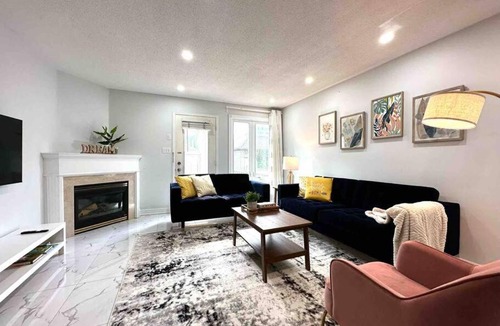 Bayview Glen House | Charming Home in Prime Location North of Toronto