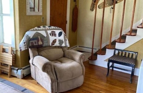Rangeley House | Charming home quick walk to beach and shops. 8 minutes from Saddleback