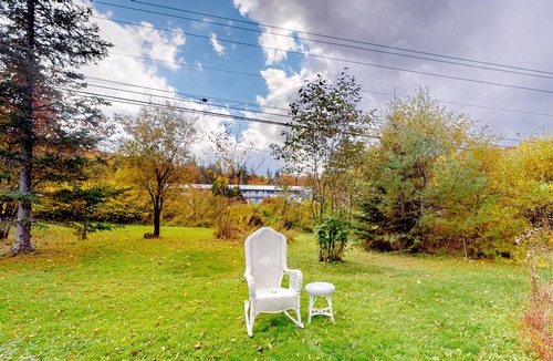 Wilmington House | Charming home with game room, full kitchen, deck, & washer/dryer