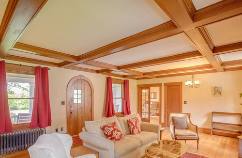 Bethlehem Cottage | Charming House on Main Street! 3 Bed/3 Bath!
