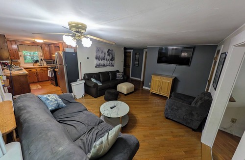 Newbury House | Charming Lake Sunapee & Mt. Sunapee Ski Cabin