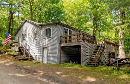Newbury House | Charming Lake Sunapee & Mt. Sunapee Ski Cabin