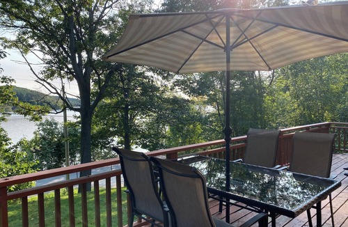 Katrine House | Charming lakefront cottage on Little Doe Lake in Muskoka area