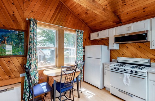 Windham Cottage | Charming Lakefront Cottage with Screened Porch, Firepit, Canoe & WiFi - 1 Dog OK
