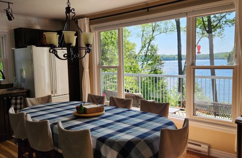 La Peche Ski Chalet | Charming Lakefront Cottage for Families & Nature Lovers