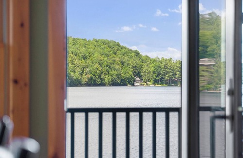 Woodgate House | Charming Lakeside Little Evergreen Cottage on White Lake