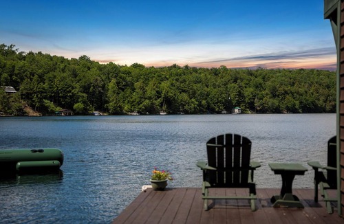 Woodgate House | Charming Lakeside Little Evergreen Cottage on White Lake