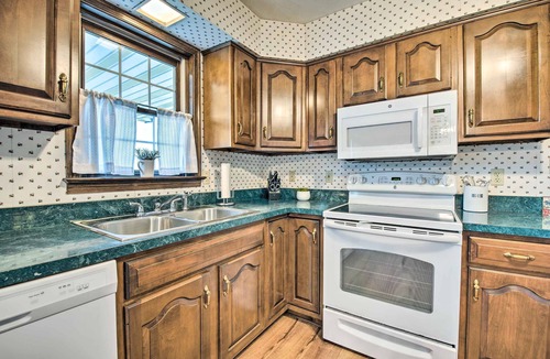 Lewisburg Cottage | Charming Lewisburg Home w/Hot Tub & Games!