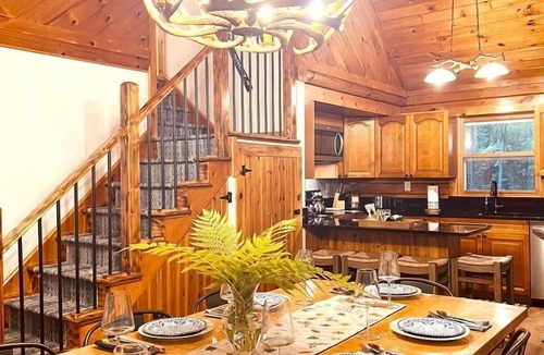 North Creek House | Charming Log Cabin with Hot Tub and Fireplace Minutes from Gore Ski Resort in New York